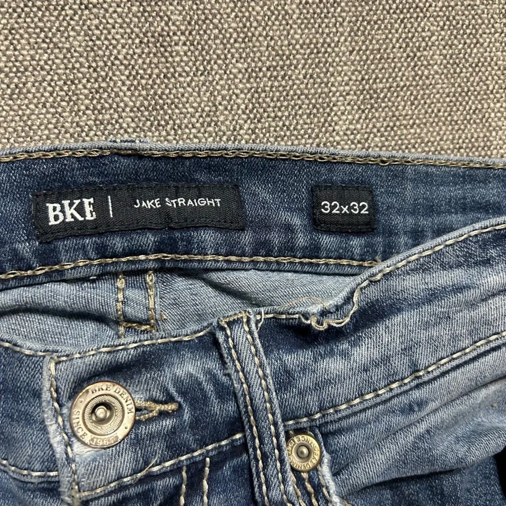 BKE Jake Straight Jeans Mens 32x32 Light Wash Distressed Stretch Denim